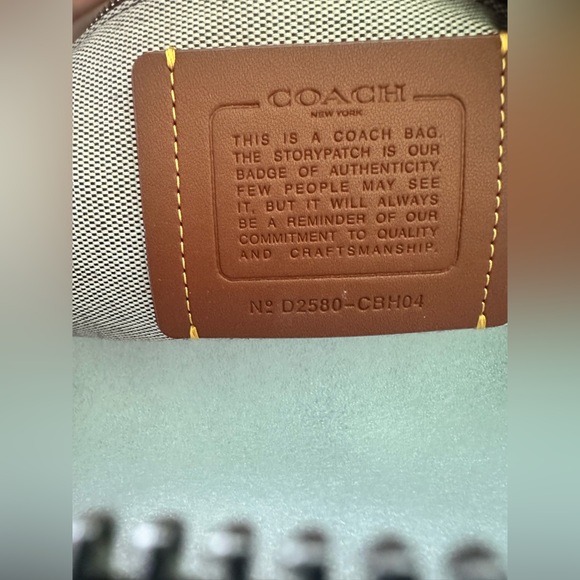 Coach Maple Cube Rouge - Picture 2 of 9